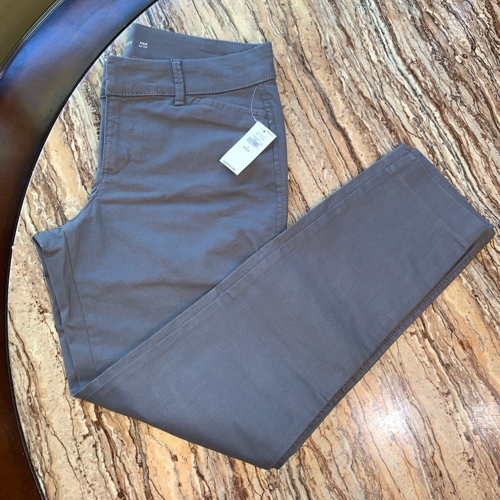 Old Navy Mid-Rise Pixie Ankle Chinos - Gray